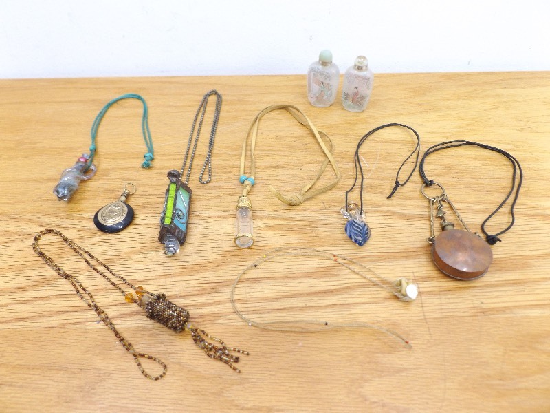 lot 31 image: Lot of Vintage Potion BottlesPotion Bottle Necklaces