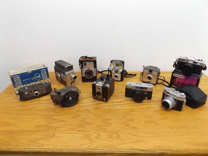 lot 42 image: Lot of AntiqueVintage Video Cameras, and Cameras