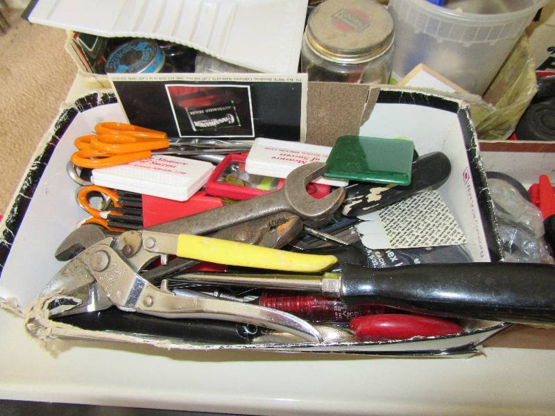 lot 98 image: Large lot of kitchen Items.. See closeups.. Bring your own boxes