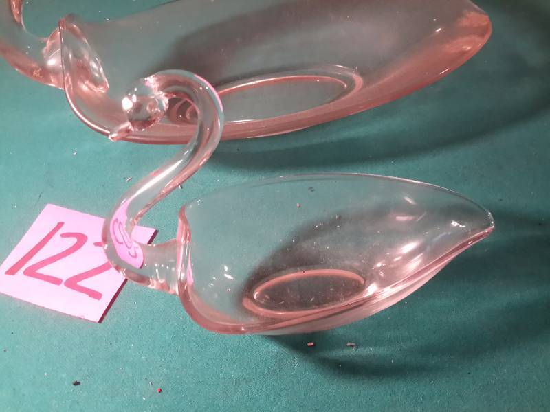 lot 122 image: 2 Glass Swan servers.. One  12 in h  One 6 in h.. Very nice shape