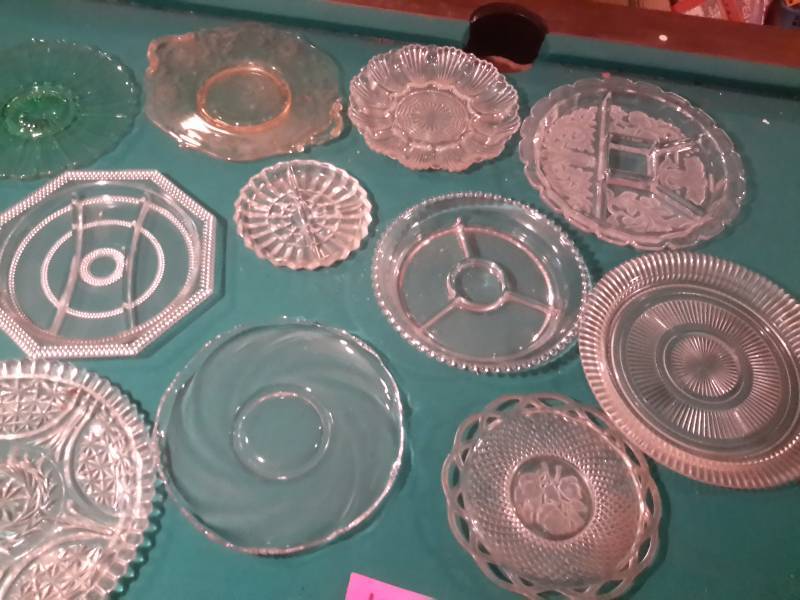 lot 137 image: Large lot of Cake PlatesServing plates
