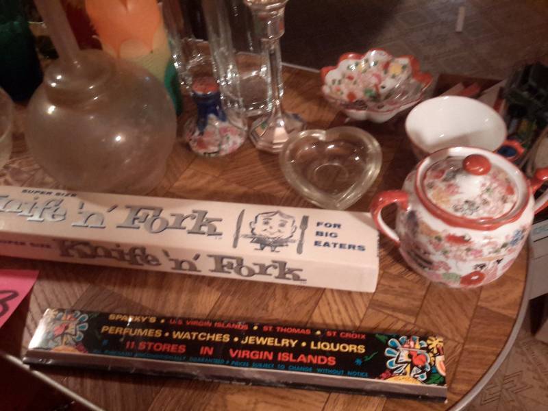 lot 143 image: Misc. items as pictured. Glassware, Service and decorative items. Bring your own packaging material
