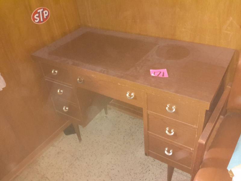 lot 171 image: Mid Century style desk.  44in w x 18 in d x 31 in h.. Upstairs so bring your own loading help to bring down stairs. Straight stairs so shouldnt be hard to move.