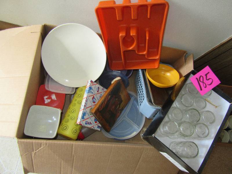 lot 185 image: Misc. kitchen items as pictured, including 10 insulated glasses..
