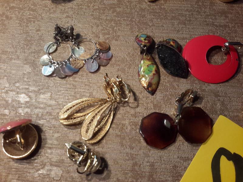 lot 69 image: 30  Pair of vintage earrings