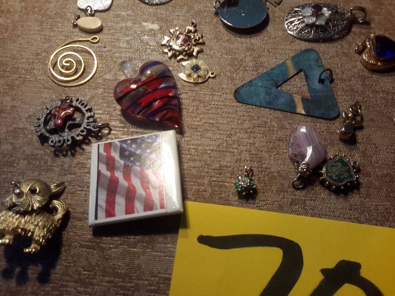 lot 70 image: Large lot of vintage PINS