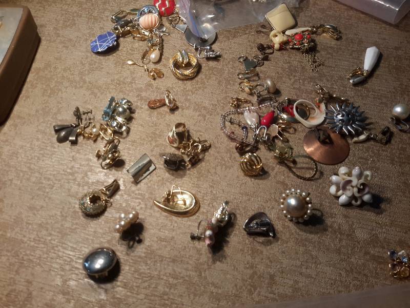 lot 73 image: Large lot of single ear rings, partial strands of pearls etc.  See closeups