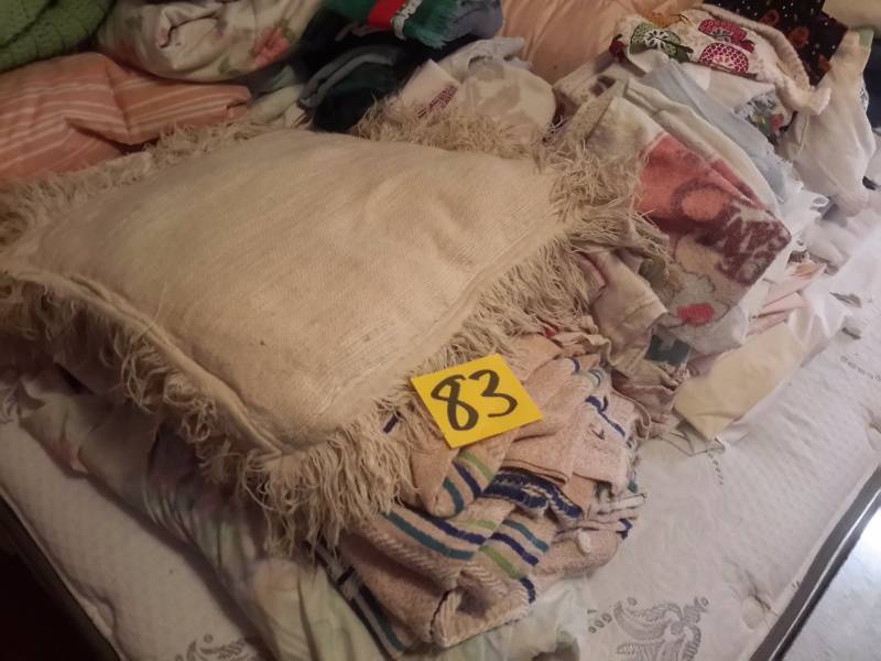 lot 83 image: Large lot of Linens, towels and other bedding items