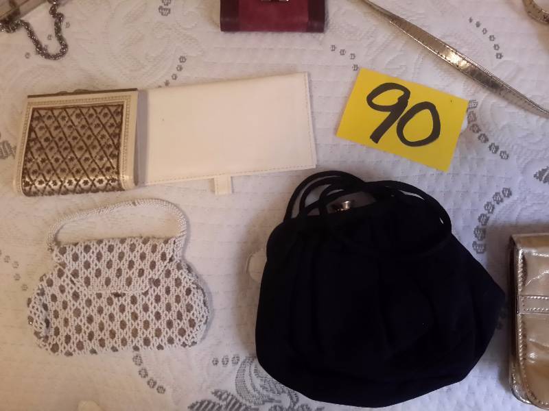 lot 90 image: Large lot of vintage hand bags, wallets and purses. See closeups