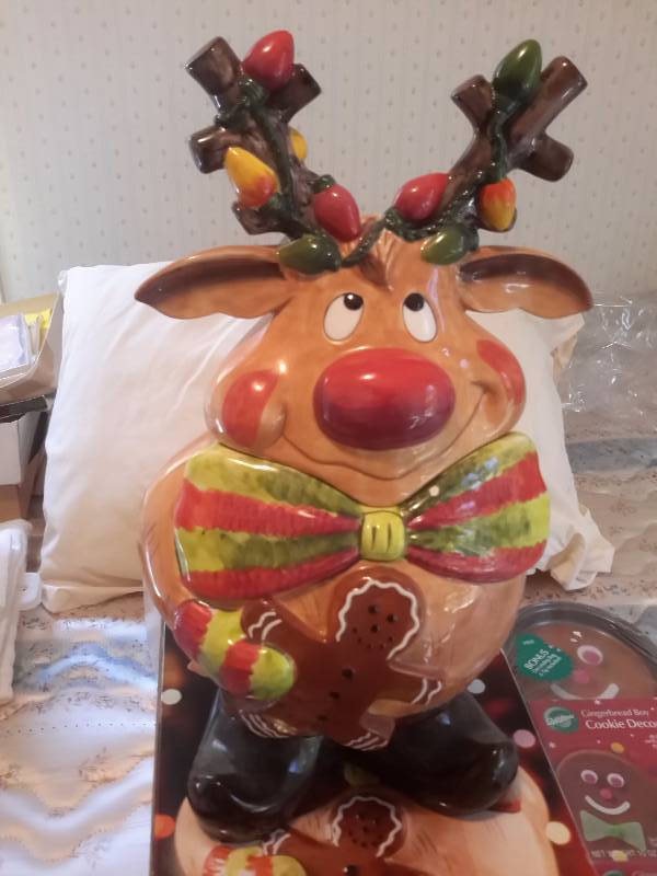 lot 93 image: Porcelain Reindeer cookie jar  Ginger Bread Man Cake pan..Both new