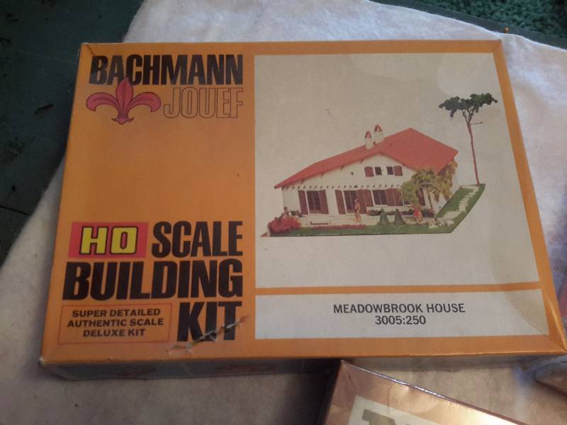 lot 26 image: 6, HO model buildings.. New in their boxes