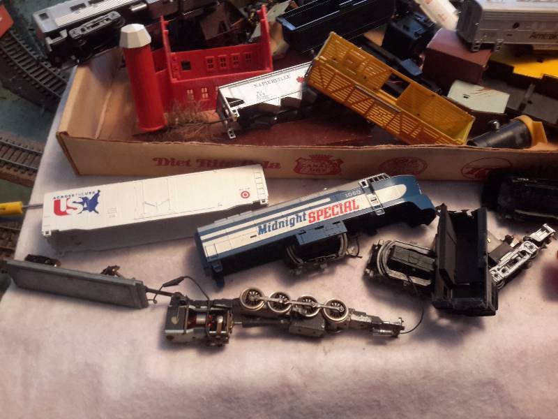 lot 28 image: Large lot of HO Train Car Parts etc..