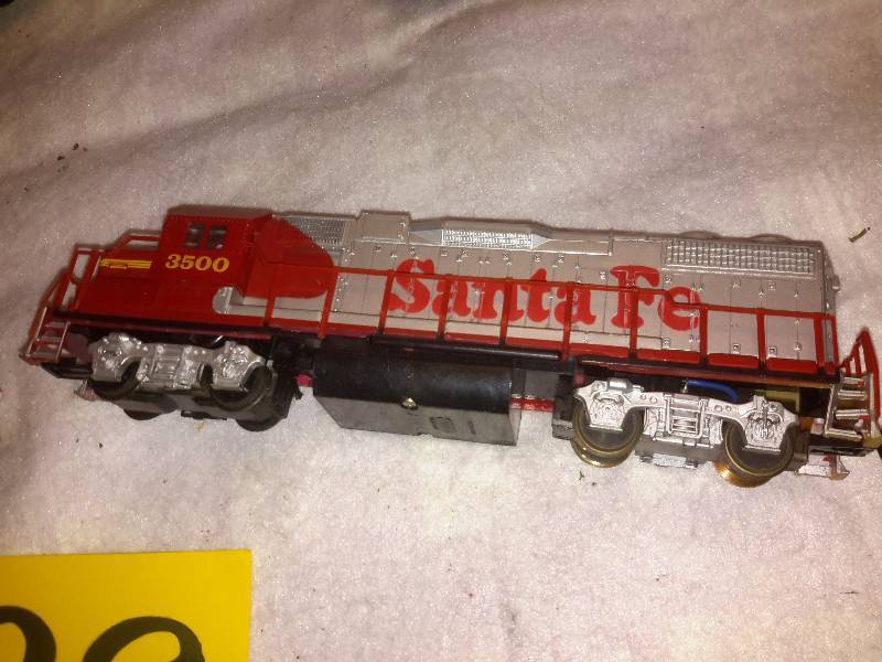 lot 29 image: Ho Train cars and buildings as pictured.  AMTRAK, SANTA FE Railroad engine