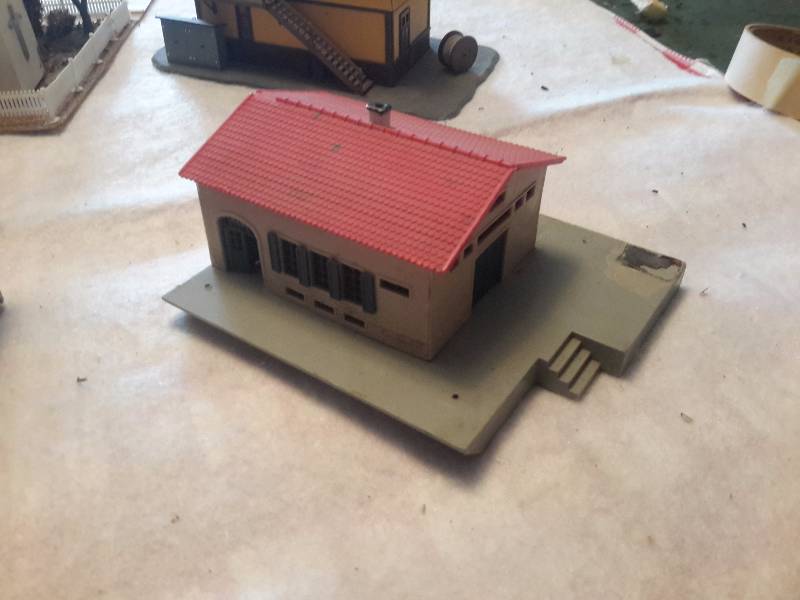 lot 31 image: HO Railroad buildings and accessories as pictured
