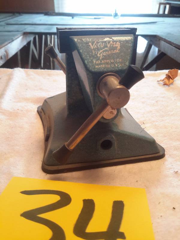 lot 34 image: Small Clamp on Table vise
