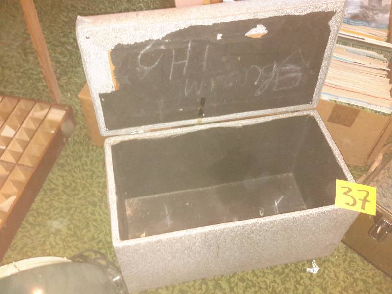 lot 37 image: 2 vintag e trunks as pictured.. Approx 16 in x 28 in x 14in h  16in x 24in x 18 in
