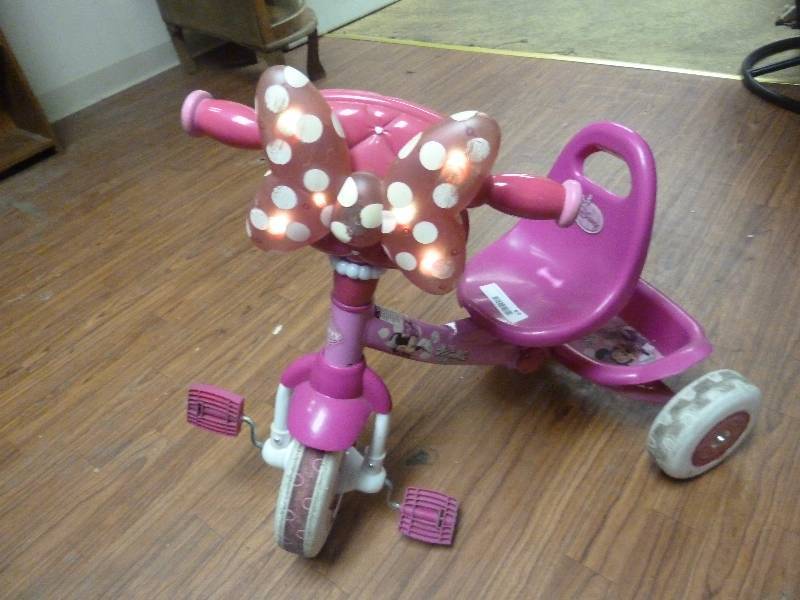 lot 405 image: Disney Minnie Mouse Tryke