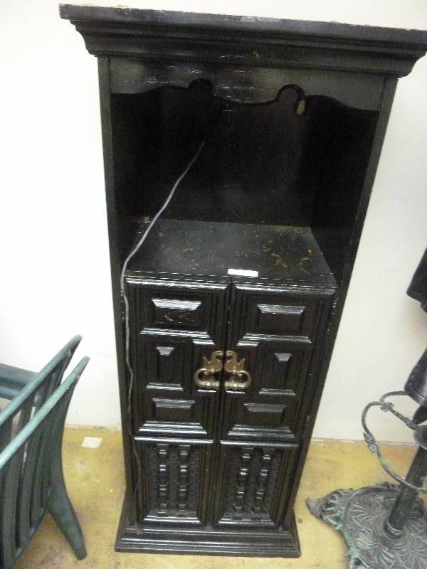 lot 412 image: Vintage Philco Record Player8 Track in Cabinet