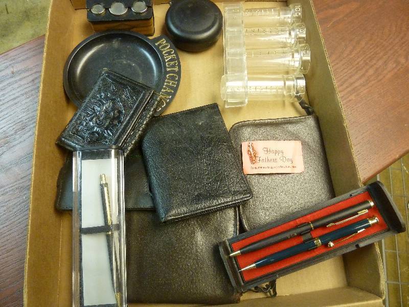 lot 424 image: Billfolds, Wallets, Coin Holders and More