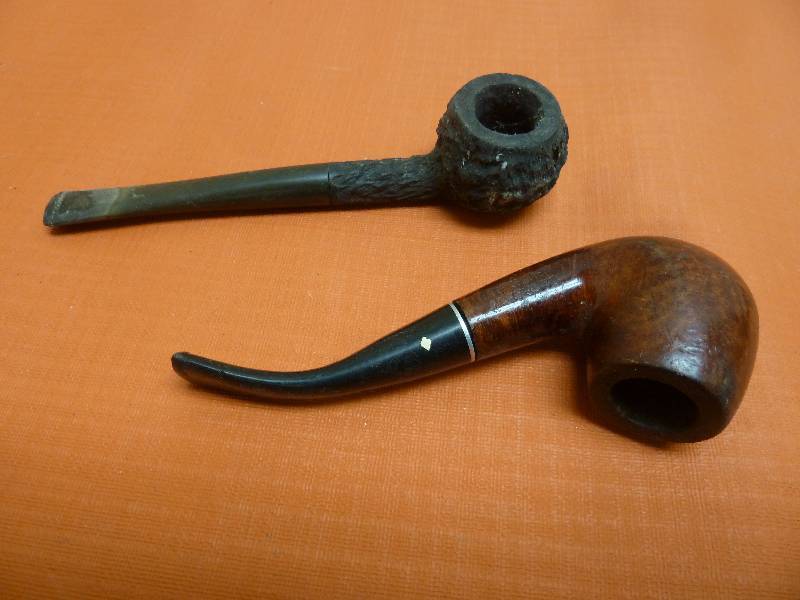 lot 425 image: Two Vintage Tobacco Pipes