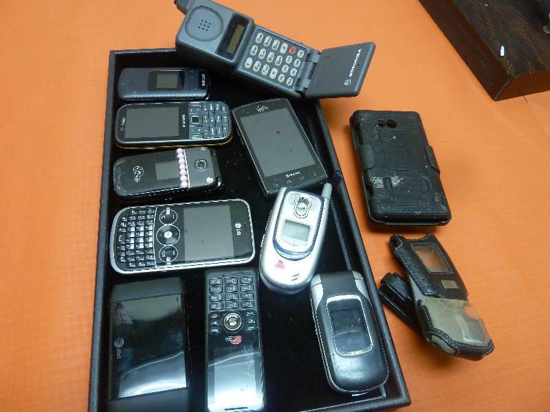 lot 434 image: Large Cell Phone Lot
