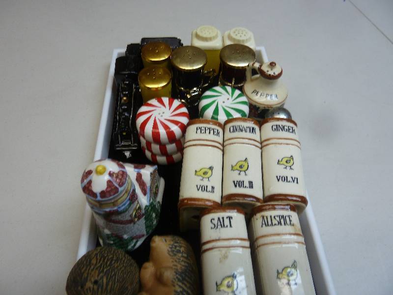 lot 464 image: Vintage and New Salt and Pepper Shakers and More