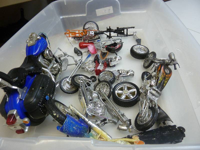 lot 467 image: Harley Davidson Model Bikes and Parts