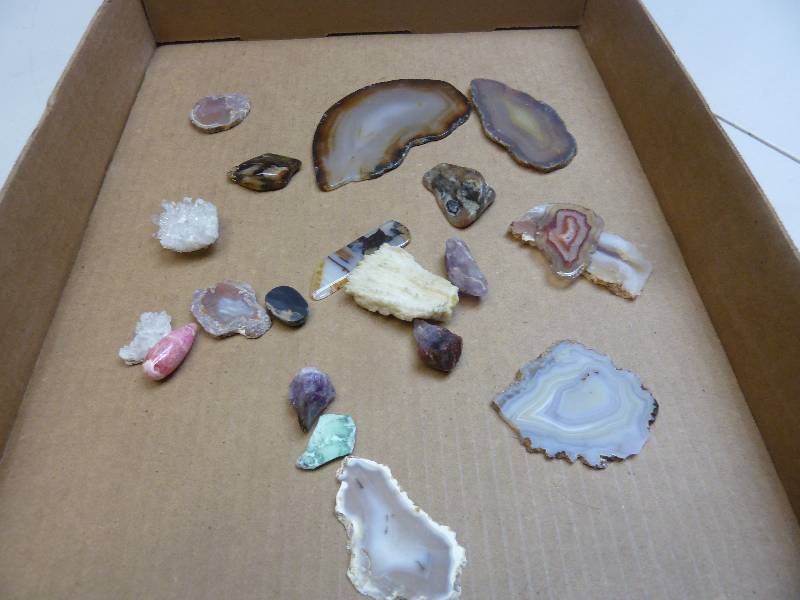 lot 469 image: Rocks and Agates