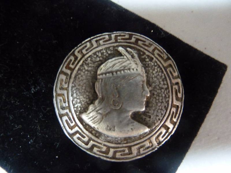 lot 470 image: Inca Round Medallion
