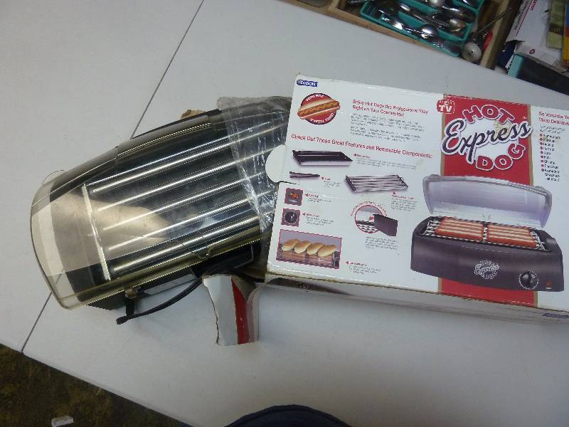 lot 479 image: Mini Hot Dog Roller