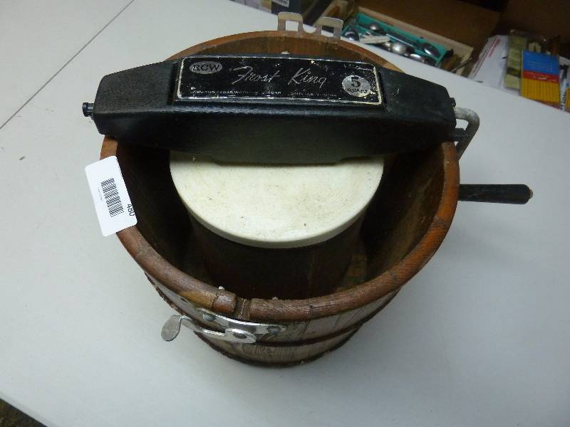 lot 480 image: Vintage Hand Crank Ice Cream Maker