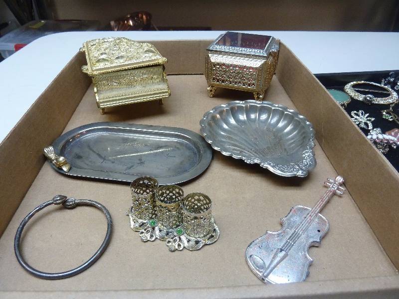lot 486 image: Vintage Jewelry Box Lot and More