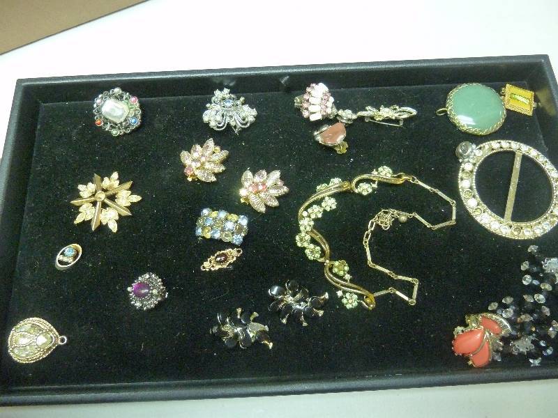 lot 487 image: Jewelry Lot