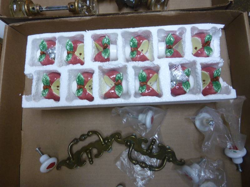 lot 502 image: Drawer Knob Lot