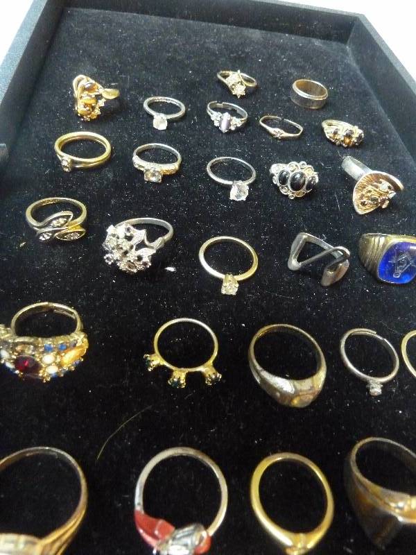 lot 504 image: Ring Lot