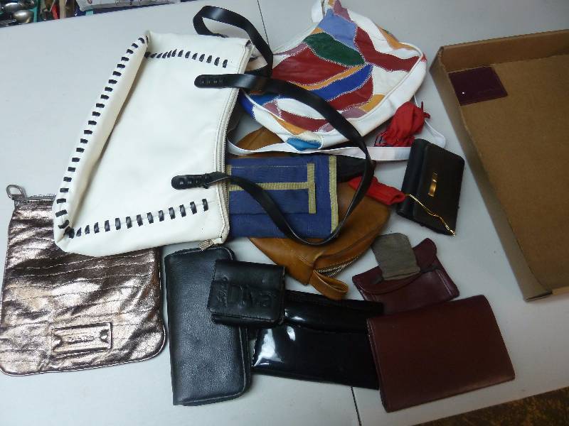 lot 507 image: PurseBag Lot