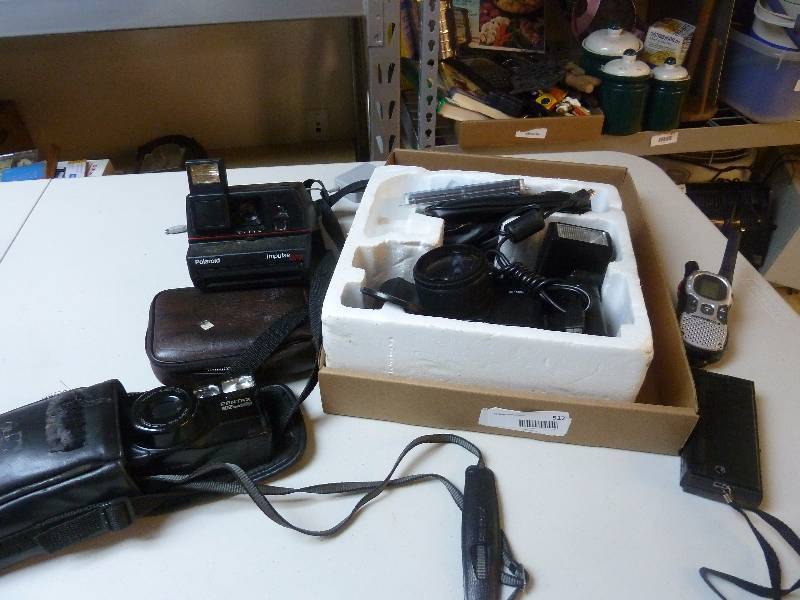 lot 517 image: Vintage Camera Lot