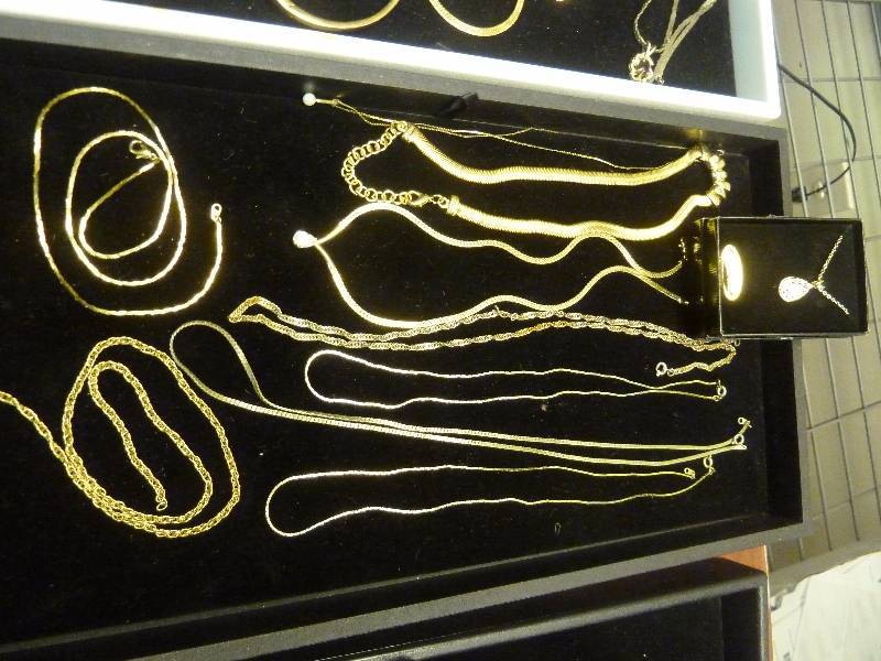 lot 536 image: Jewelry Lot