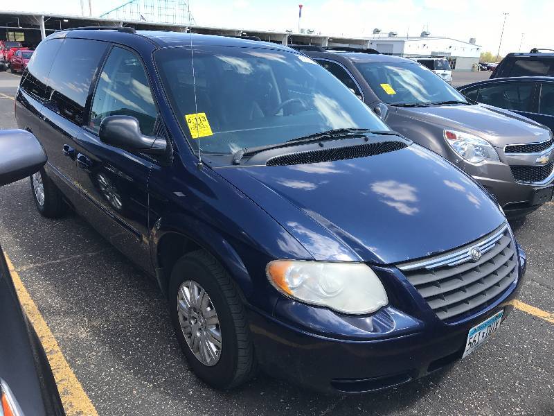 2005 Chrysler Town & Country LX