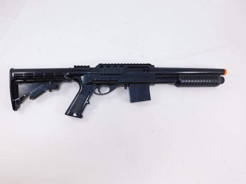 lot 5 image: Mossberg M590 Replica Spring-Powered Pump Shotgun Airsoft Gun