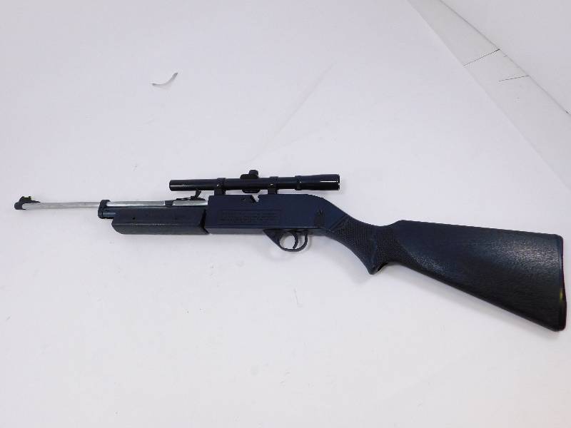 lot 8 image: Crosman Pumpmaster 760 BBPellet Gun