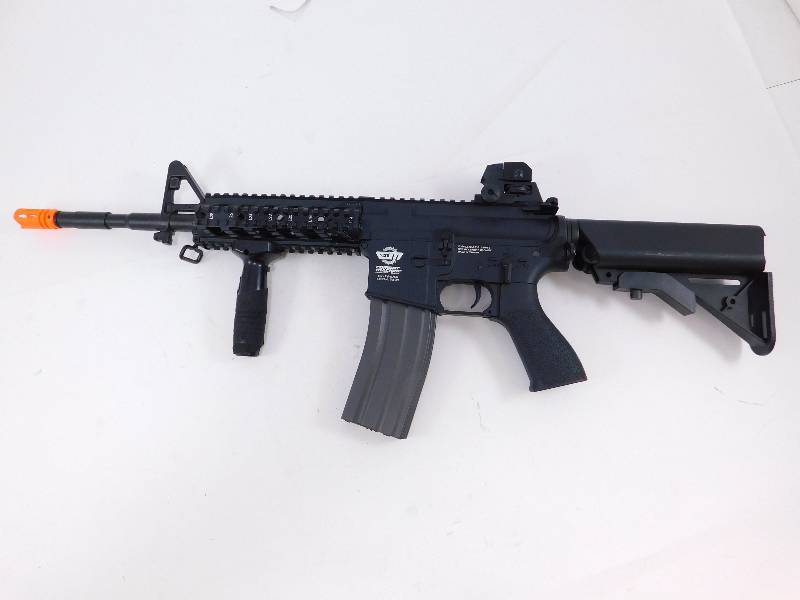 lot 10 image: G&G Combat Machine M4 Airsoft Rifle