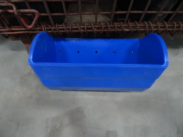 Tapco poly grain buckets. 14 x 8 bl...