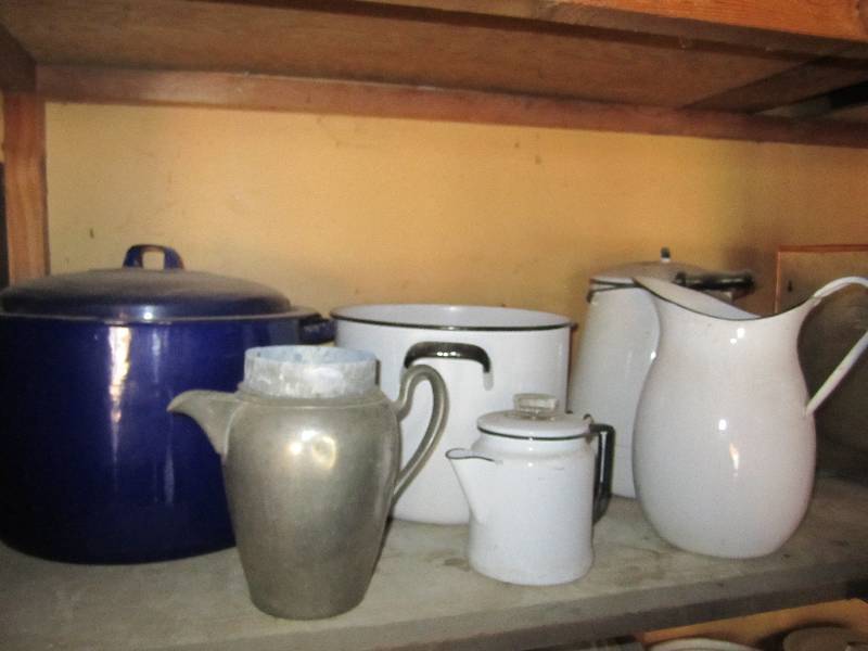lot 34 image: Lot of large enamelware pieces...