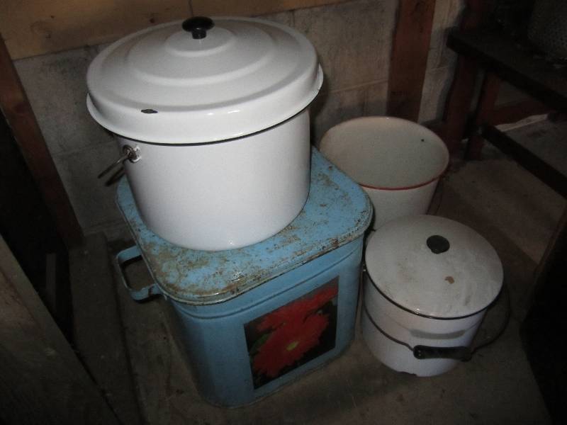 lot 36 image: Lot of large enamelware pieces...