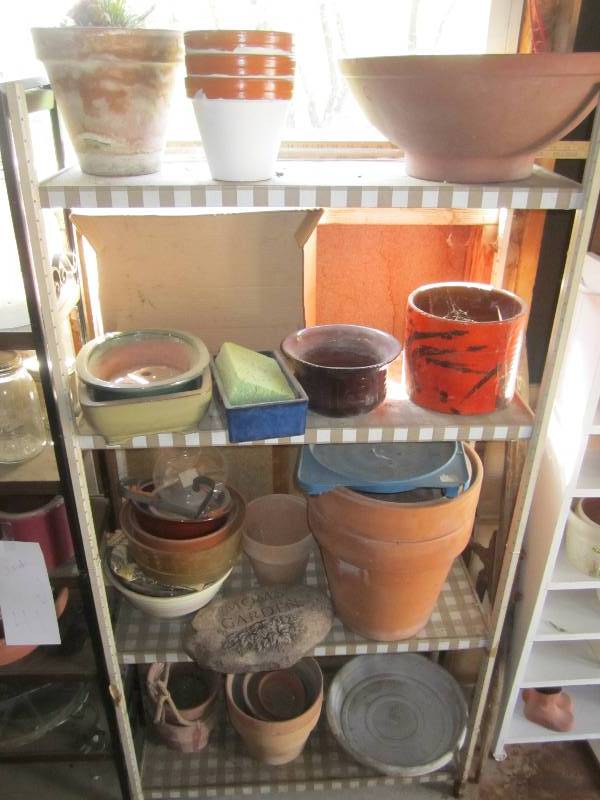 lot 43 image: Lot of pots and planters, SHELF NOT...