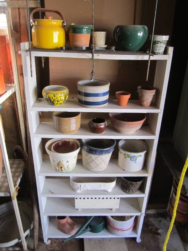 lot 44 image: Lot of pots and planters, SHELF NOT...