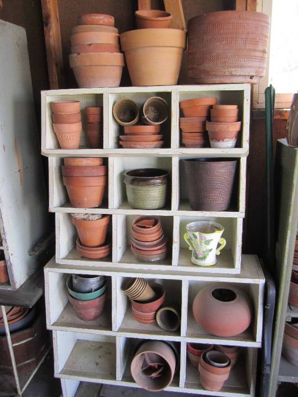 lot 47 image: Lot of pots and planters, SHELF NOT...