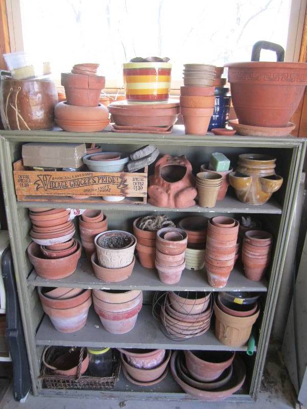 lot 48 image: Lot of pots and planters, SHELF NOT...
