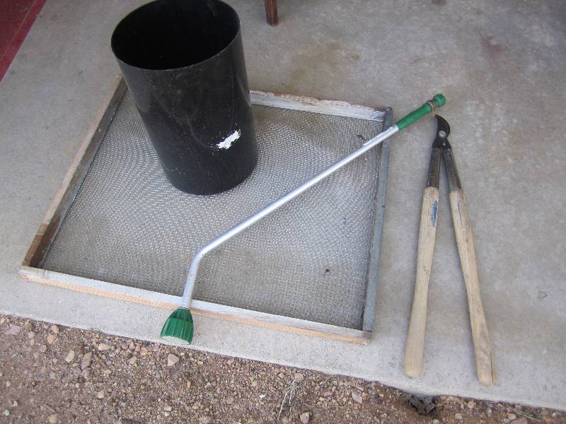 lot 60 image: Sifting screen and garden tools...